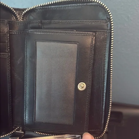 Ferragamo Black Leather Wallet - Picture 6 of 10